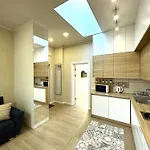 דירה Modern In The Center