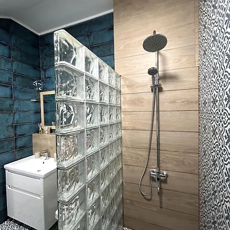 Апартаменти Modern In The Center